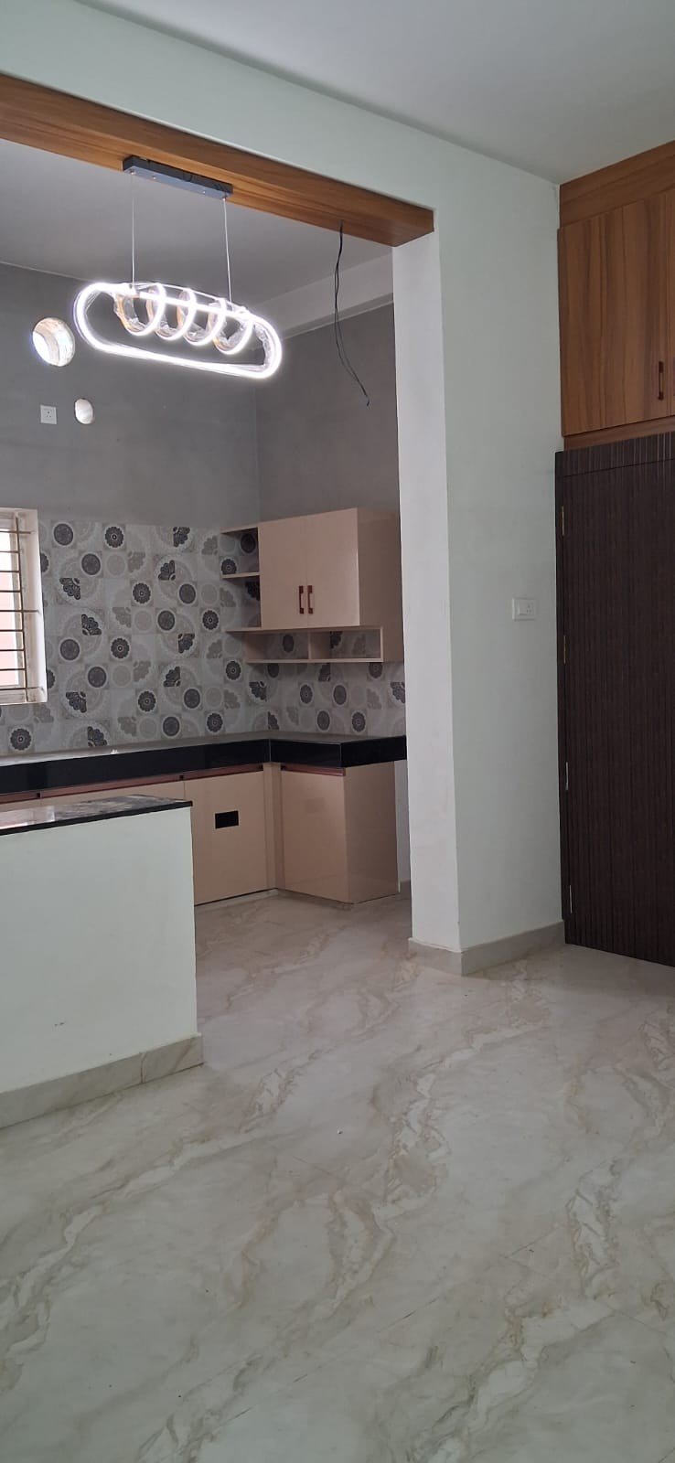 Wide L-shape pastel kitchen interior by Anjaneya Interiors, Coimbatore